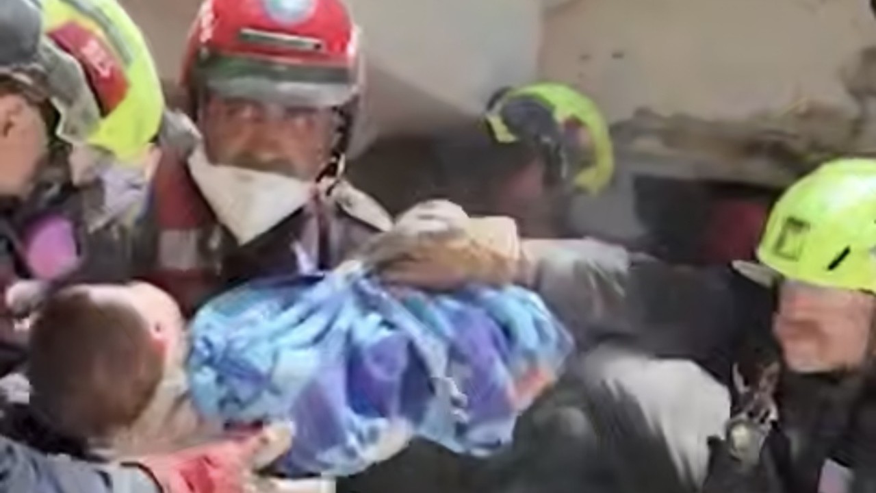 Venesuelada körpə və anası dağıntılar altından çıxarıldı