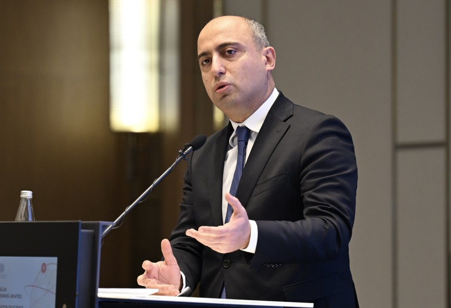 Nazir dərs vaxtı mobil telefon qadağasından DANIŞDI
