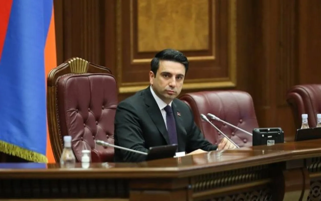 Alen Simonyan istefa verdi