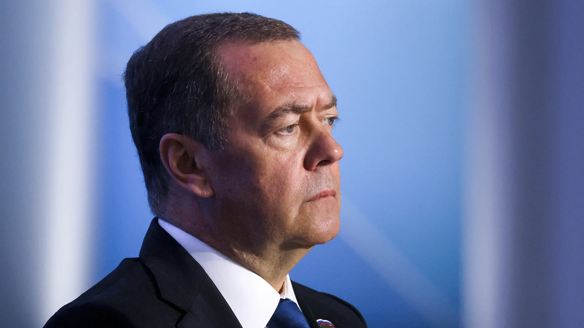 Medvedev Xameneyinin dəfn mərasimində Rusiyanı təmsil edəcək
