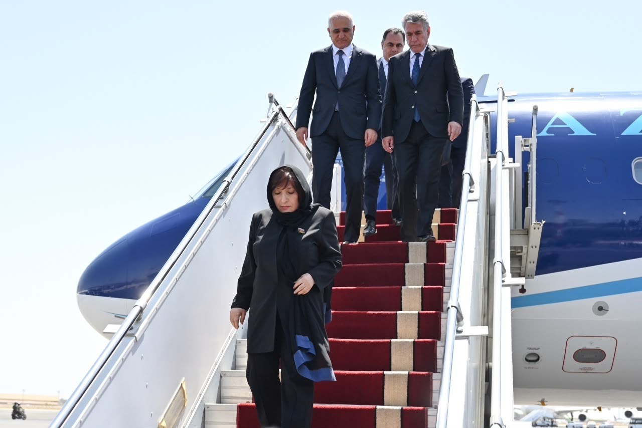 Sahibə Qafarova Xameneinin vida mərasimində iştirak edib