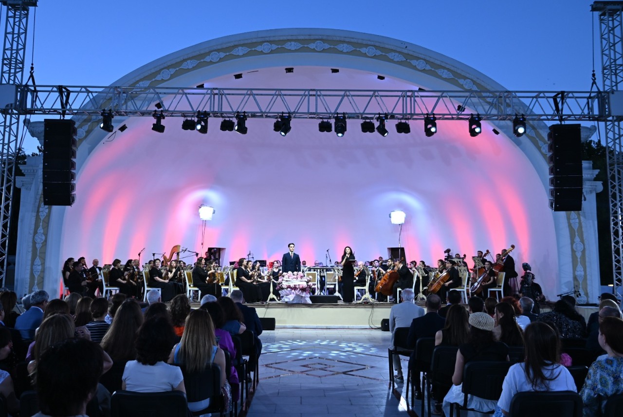 Filarmoniyanın Yay səhnəsində “İncə Sənətlə üz-üzə” konserti keçirilib