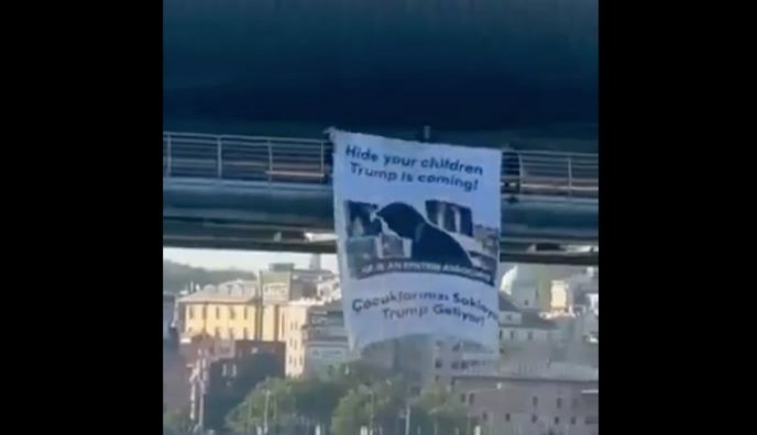 Uşaqlarınızı gizləyin, Tramp gəlir! – İstanbulda diqqətçəkən BANNER