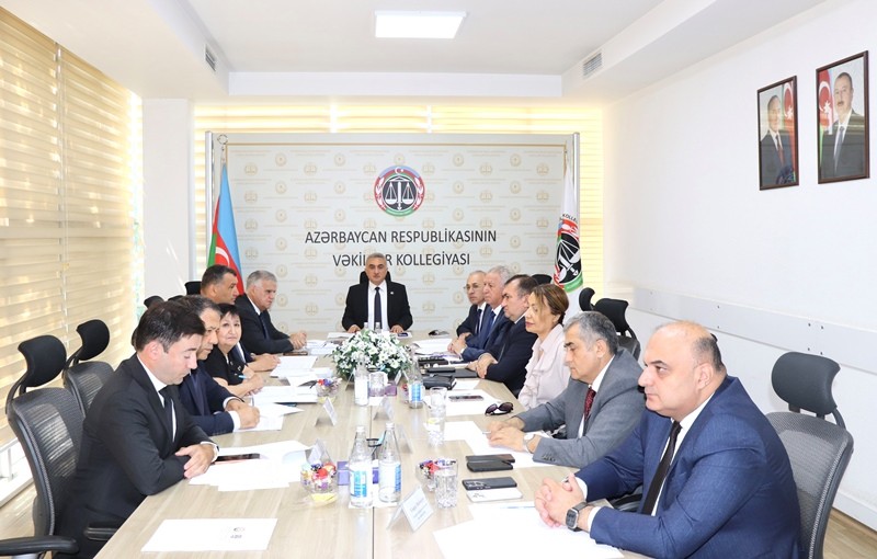 İki vəkilə töhmət verildi
