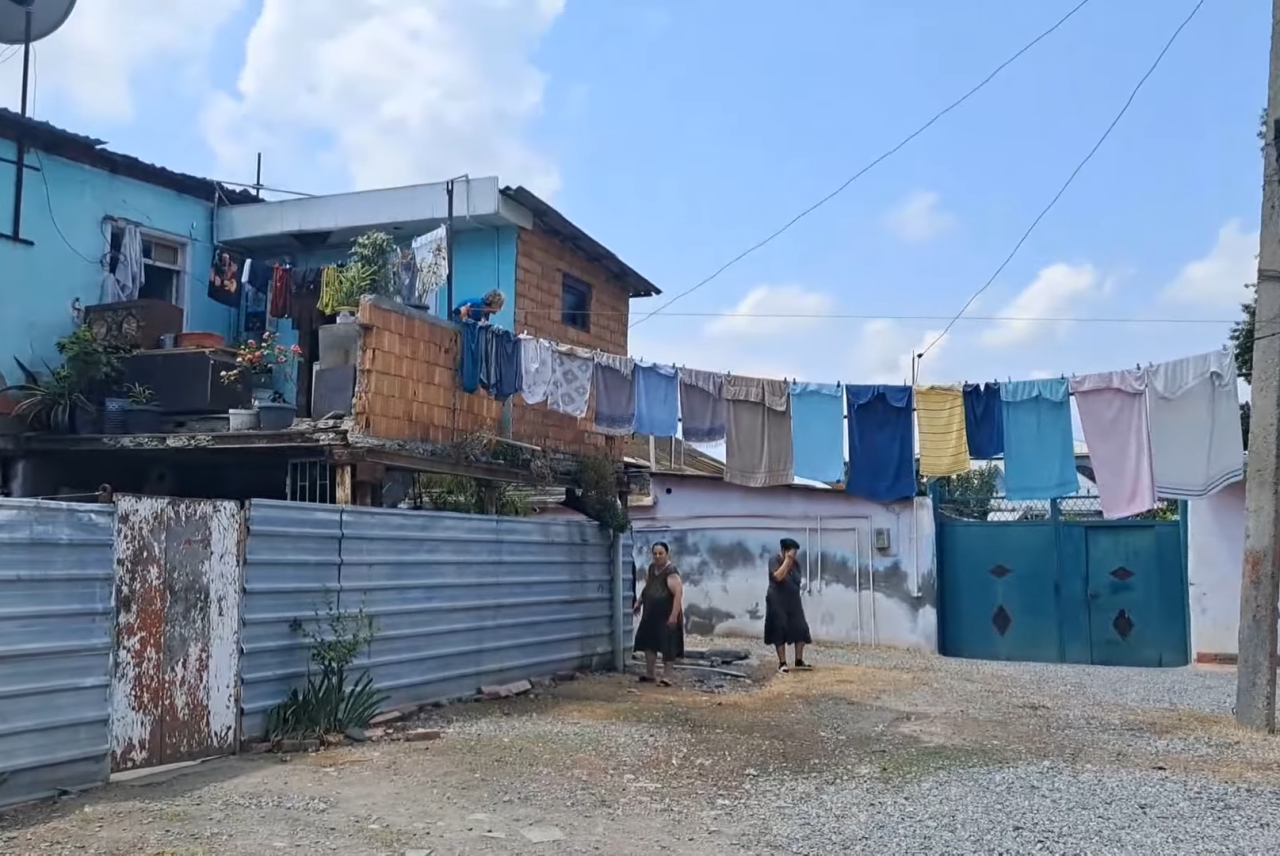 73 il əvvəl tikilən bu evlər TƏHLÜKƏ SAÇIR