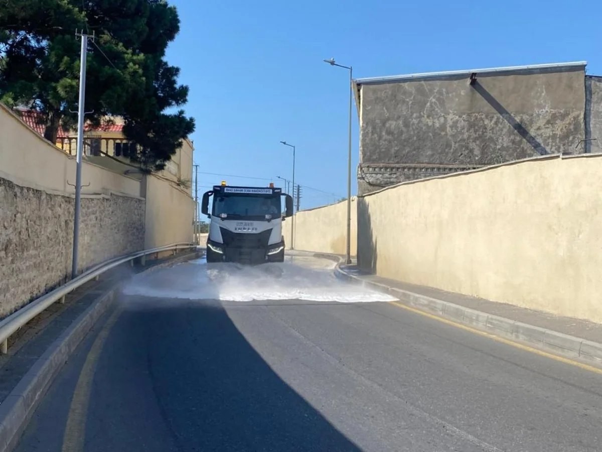 Bakıda küçələr YUYULDU