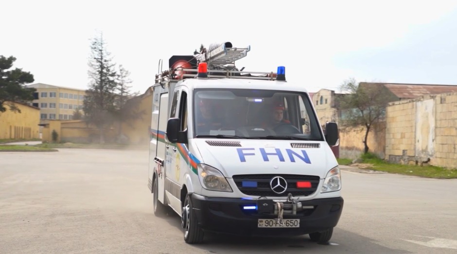 Bakıda yaşayış binasında YANĞIN baş verib 