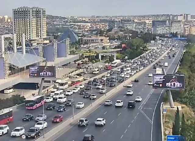 Paytaxtın bəzi küçələrində sıxlıq müşahidə olunur