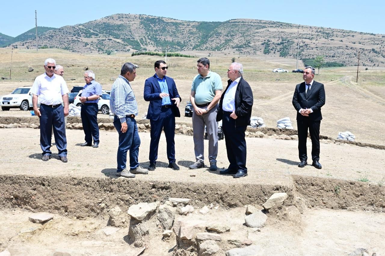 Mədəniyyət naziri Yardımlıda aparılan arxeoloji tədqiqat işləri ilə tanış olub