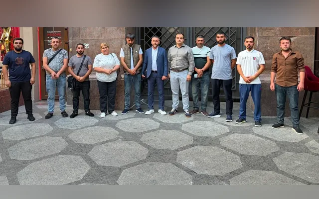 Dronla vurulan gəmidən xilas edilən azərbaycanlılar Vətənə yola salındı