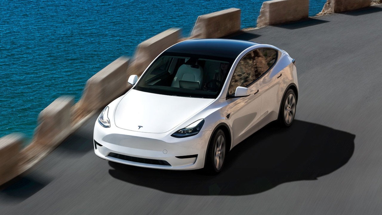 \"Tesla\" minlərlə avtomobili təmir edəcək  