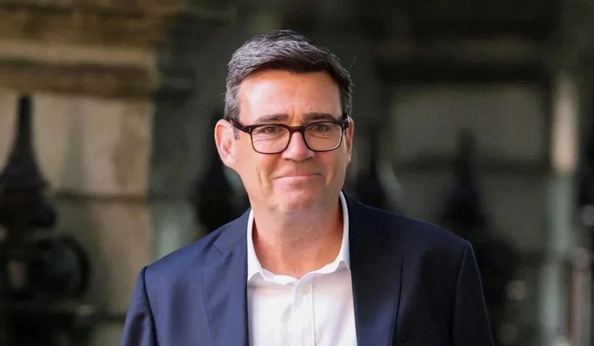 Britaniyanın yeni baş naziri ilk addımını atdı