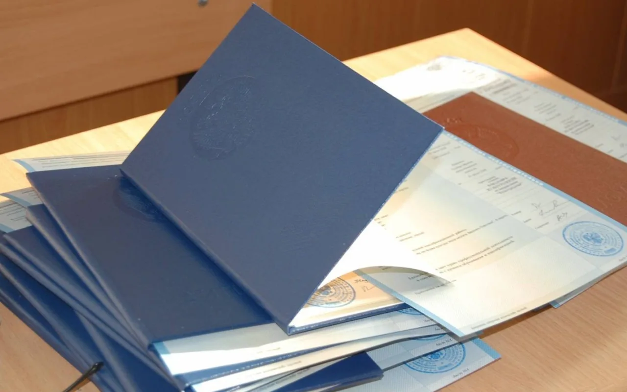 Məzunlara elektron diplomların verilməsinə başlanıldı