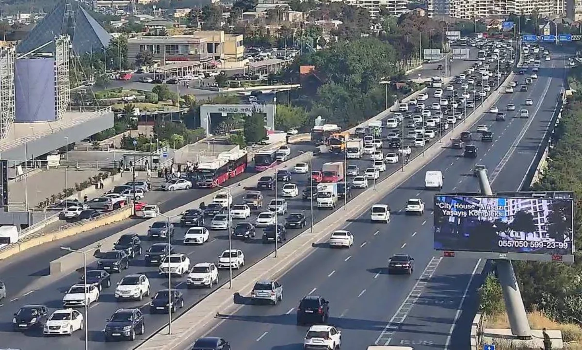 Paytaxtın hansı küçələrində sıxlıq müşahidə olunur?