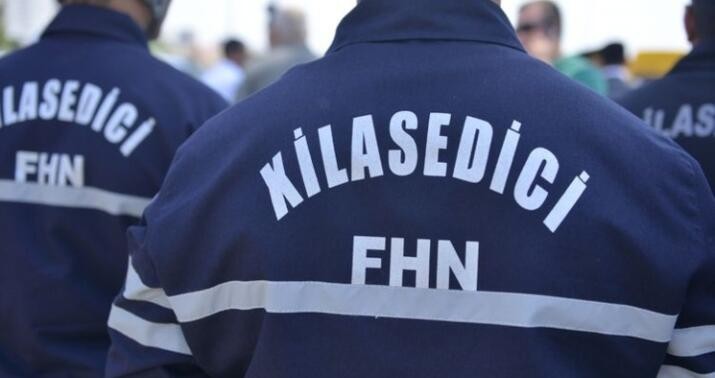 Bakıda bağlı qapı arxasında qalan uşaq xilas edildi