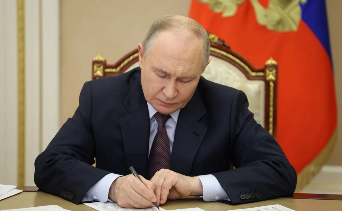 Putin&nbsp; qanunları İMZALADI: Tələblər&nbsp; SƏRTLƏŞDİRİLİR