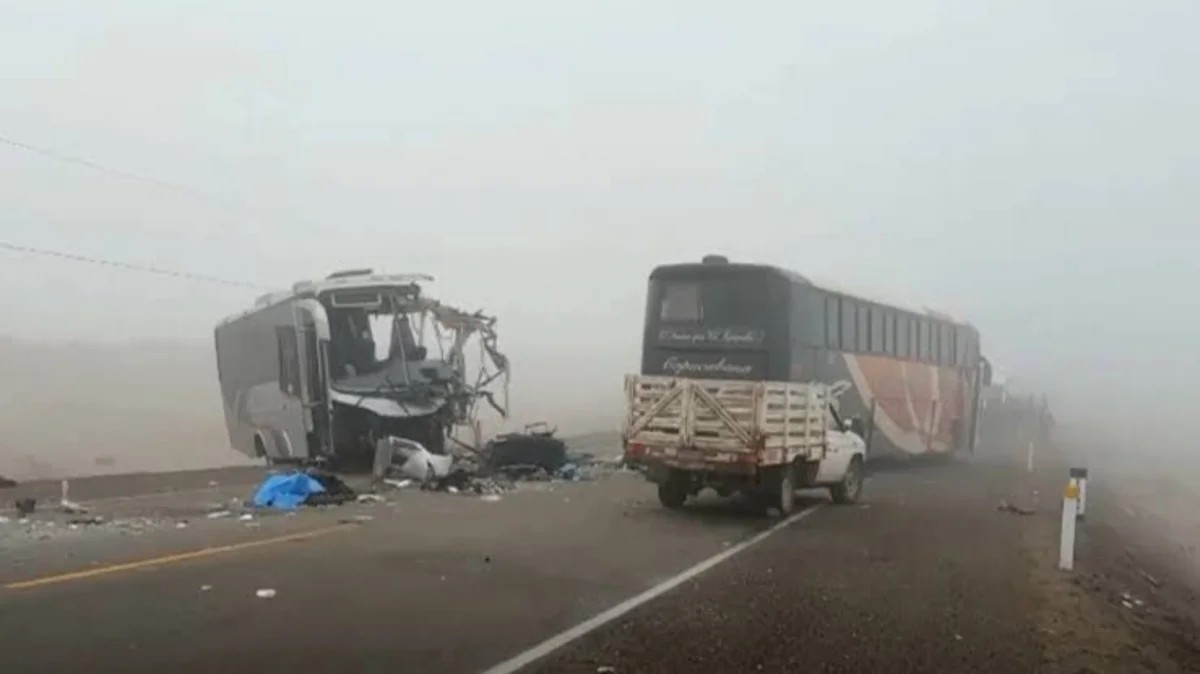 Avtobusların toqquşması zamanı beş nəfər həlak olub: Peruda