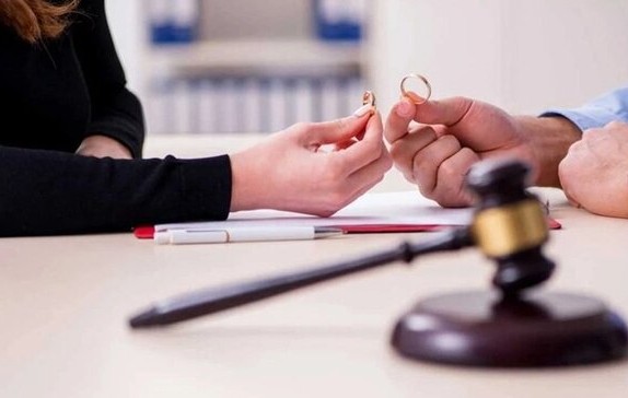 Qadın aliment ödəməyə BORCLUDUR?