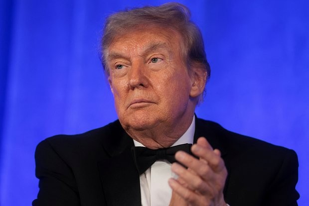 Tramp özünü Amerikanın xilaskarı ADLANDIRDI