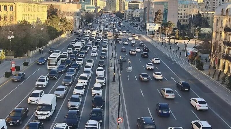 Paytaxtın bəzi küçələrində sıxlıq müşahidə olunur