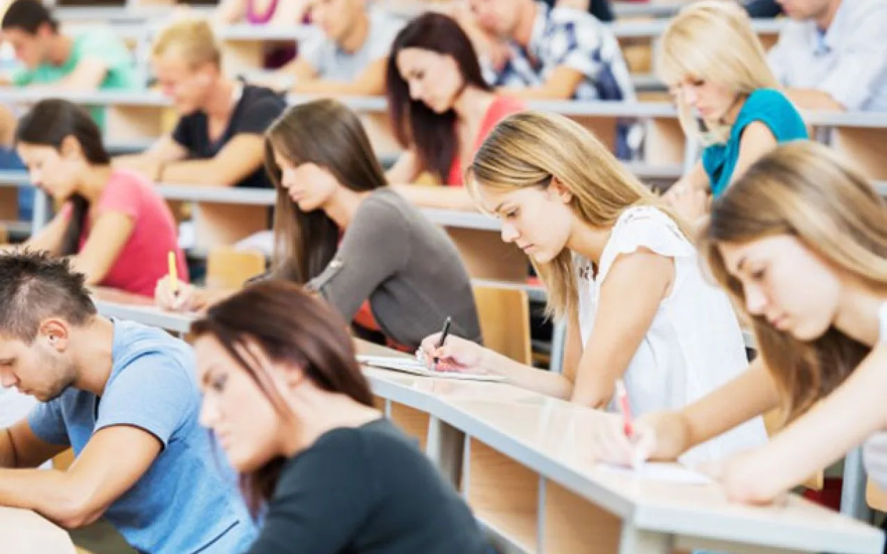 Azərbaycanda bu tələbələr digər universitetlərə köçürüləcək