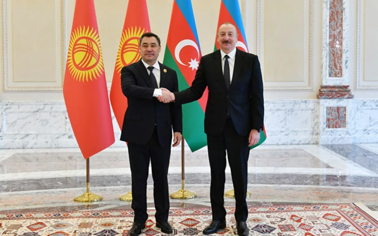 İlham Əliyev qırğızıstanlı həmkarı ilə təkbətək görüşdü