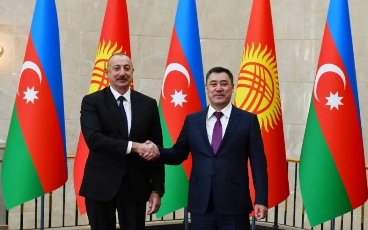Sadır Japarov İlham Əliyevi \"Manas\" ordeni ilə təltif edib