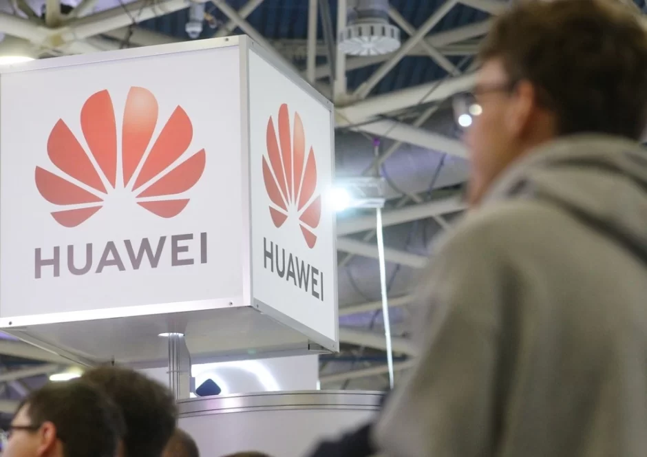 \"Huawei\" 46 ayda ilk dəfə Apple-i ötdü 