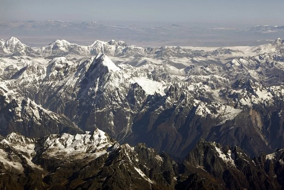 Everestdə qalan alpinistlərin təxliyəsi başa çatdı