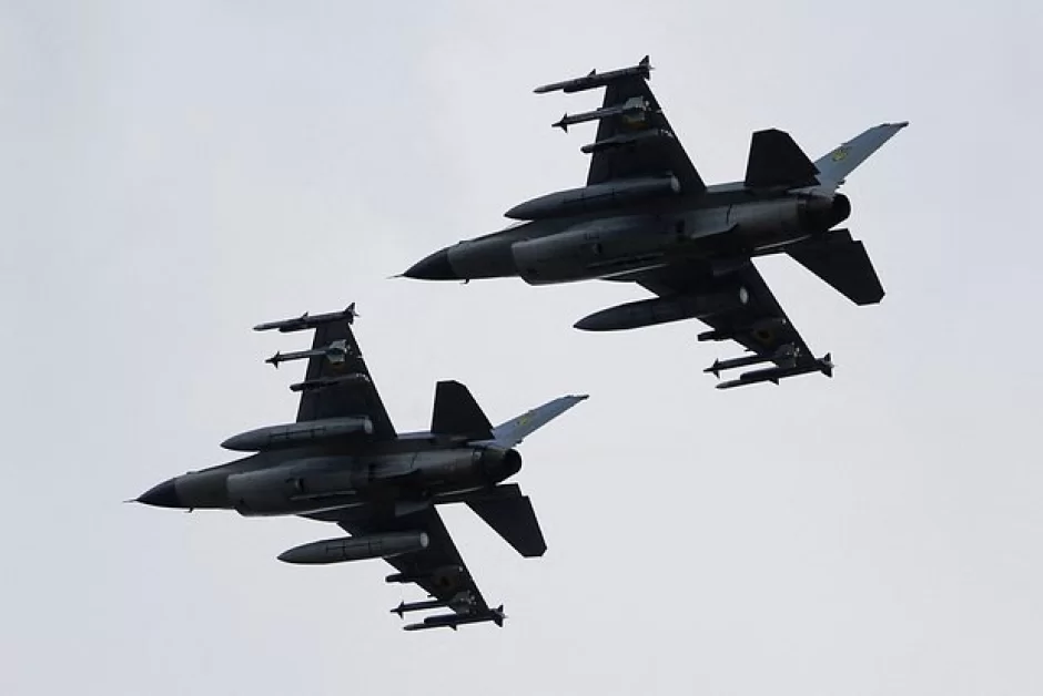 ABŞ F-16 üçün pilot çatışmazlığını ETİRAF ETDİ
