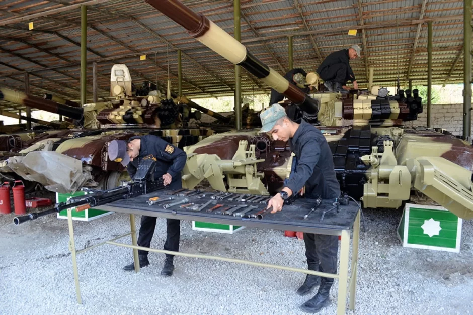 Orduda silah və döyüş texnikalarının sazlığı yoxlanıldı - FOTO