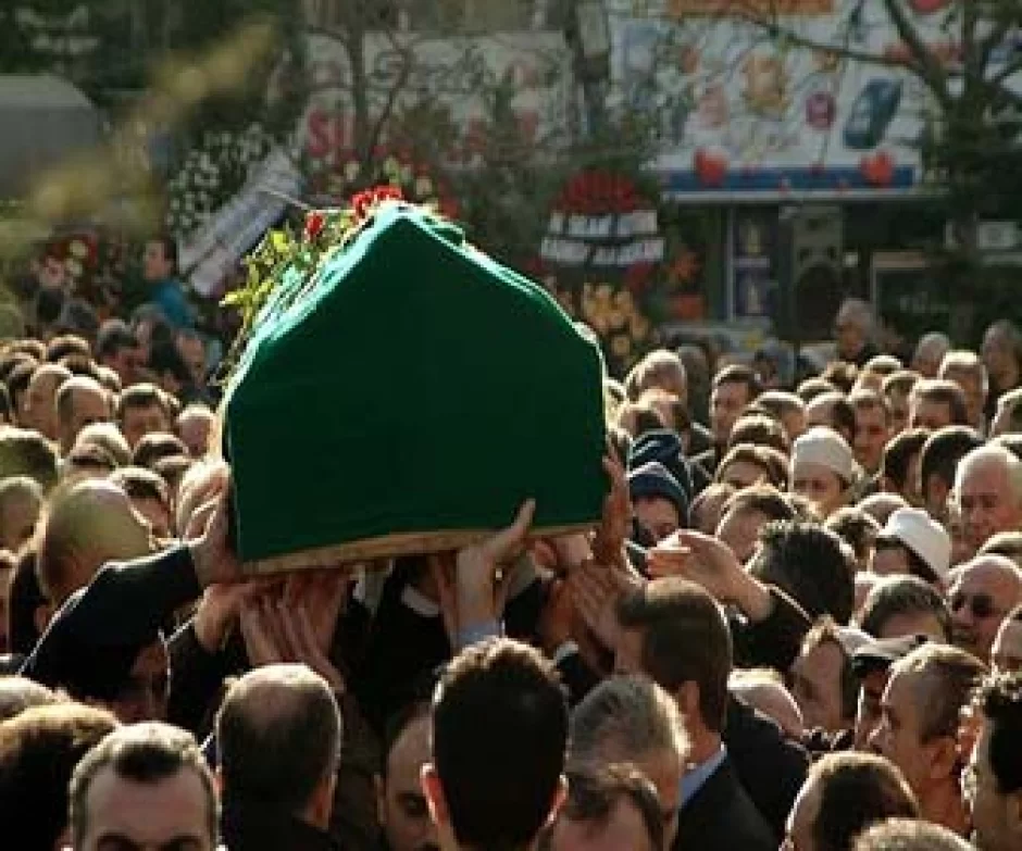 19 yaşlı qız qəfil vəfat etdi 