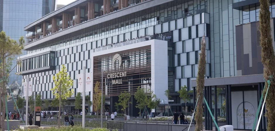 \"Crescent Mall\"ın qarşısında ŞOK: görənlər gözlərinə inanmadı - VİDEO