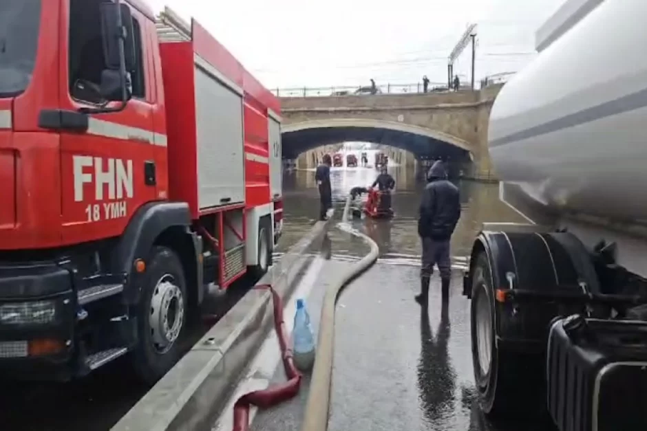Bağırov körpüsünün su basan tunelində növbə təşkil olundu