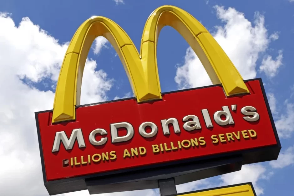 \"McDonald\'s\"da kütləvi zəhərlənmə! - ÖLƏN VAR
