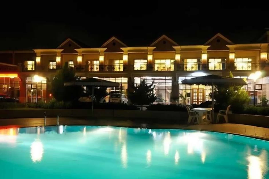 Bakıda məşhur hotel yanırmış - FOTO