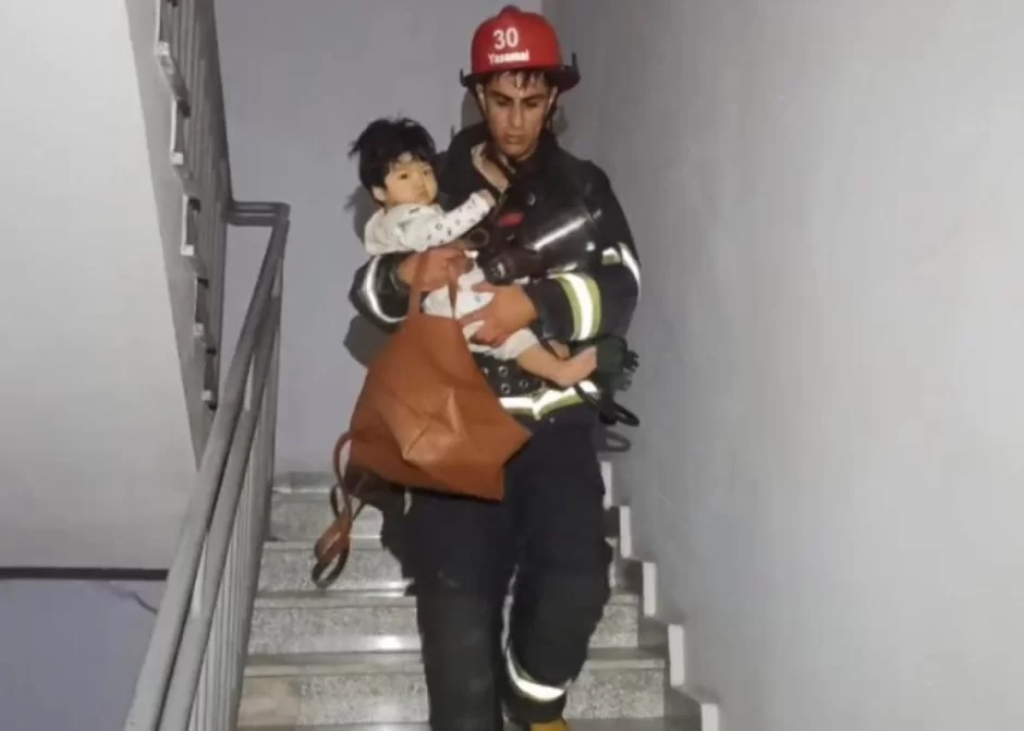 Çoxmərtəbəli binada yanğın söndürüldü