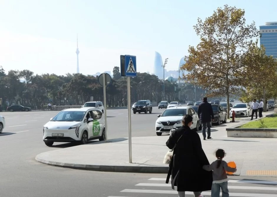 Neftçilər prospektində yeni piyada keçidi təşkil edildi