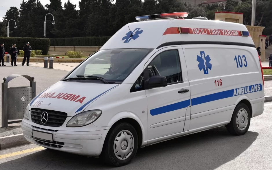 Təcili yardım maşını eyni anda üç xəstəni aparıb