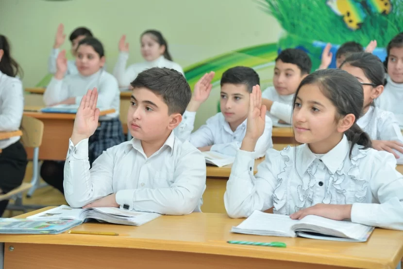 Məktəblərdə 17 günlük TƏTİL