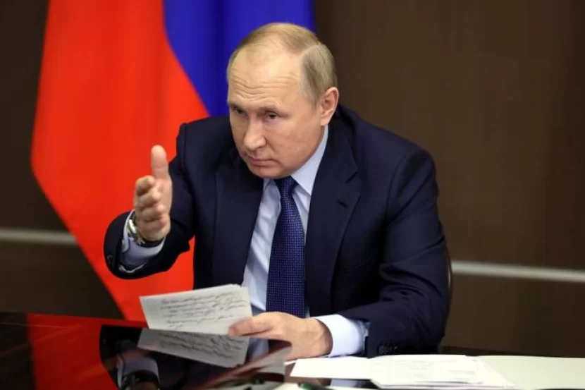 Putin maaşları iki dəfə artırdı