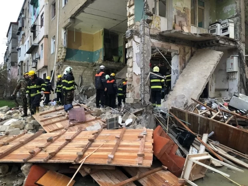 Sumqayıtda Partlayış: 1 nəfər dağıntılar altında qalıb, 13 nəfər yaralanıb