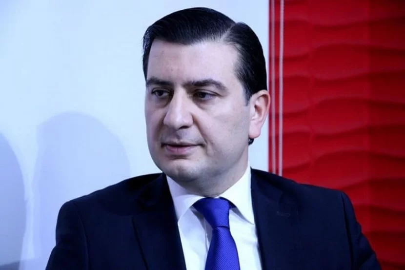 Politoloq Azər Qasımlı saxlanıldı 