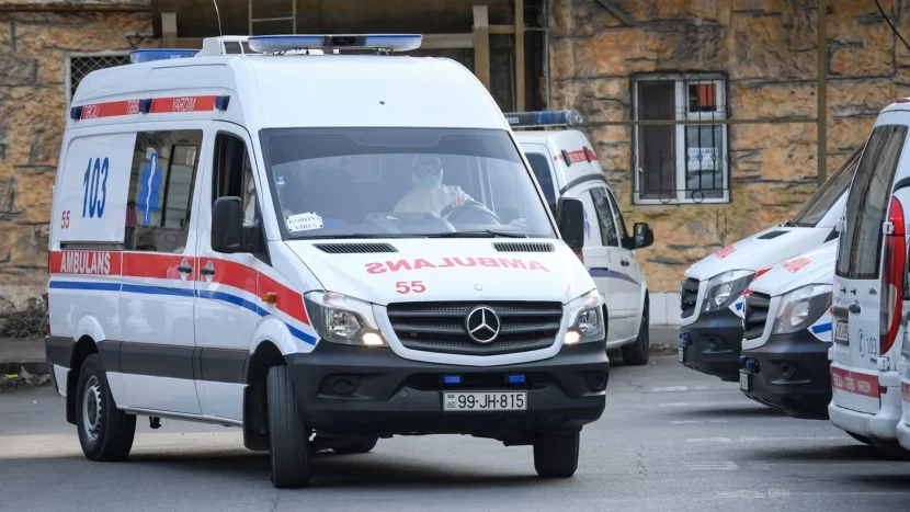 Qazaxda avtomobil piyadanı vuraraq öldürdü