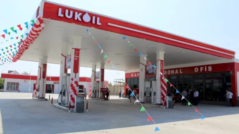 ŞOK: \"Lukoyl\"da benzin əvəzinə su vurulub - RƏSMİ
