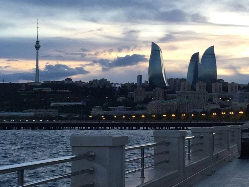 Bulud, külək, 15 dərəcə isti... - Sabahın havası