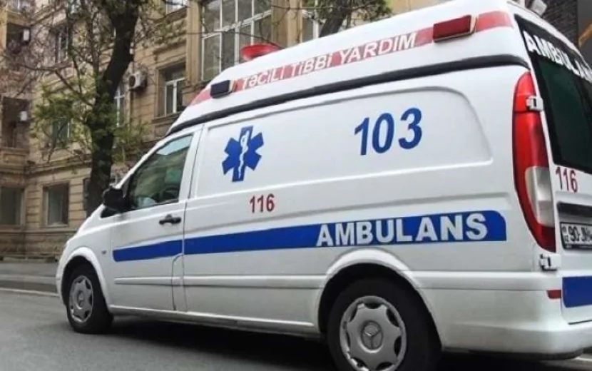 Orta məktəbdə şagird yoldaşını bıçaqladı