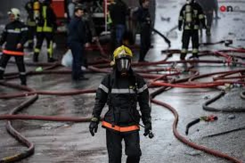Yanğın yüzlərlə avtomobili məhv etdi- Bu ölkədə