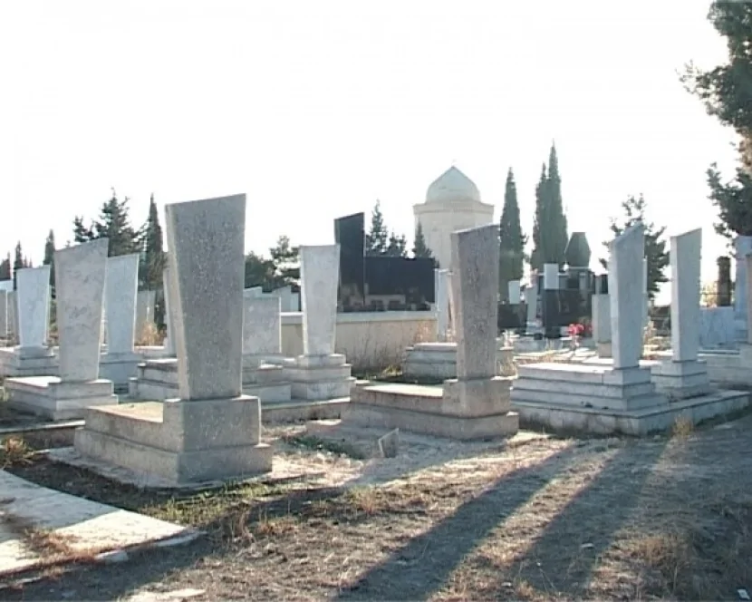 Qəbiristanlıq YANDI