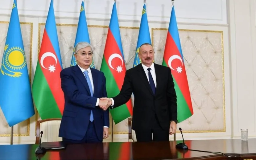 İlham Əliyev Tokayevi təbrik etdi